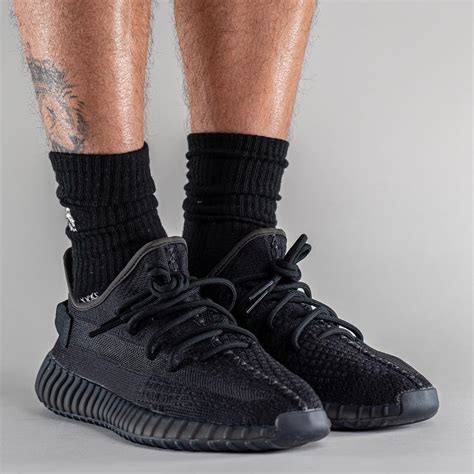 yeezy boost 350 onyx.